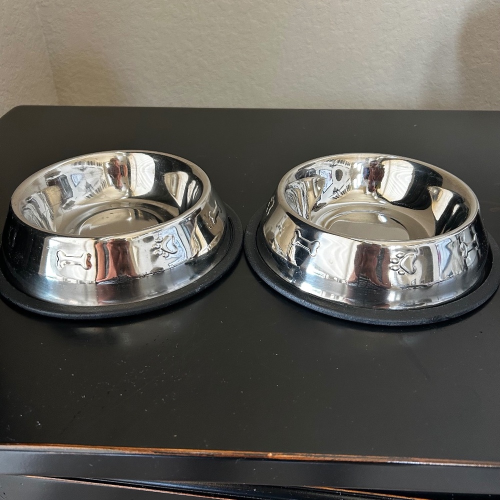 Stainless Steel Non-Slip Dog Bowls. (Set of 2)